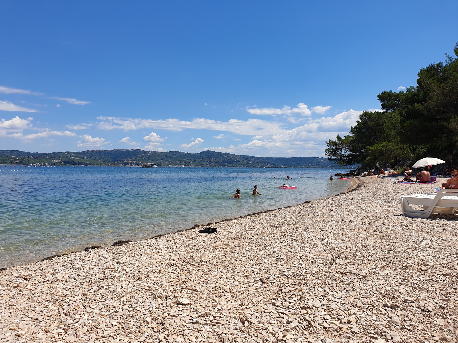 Φωτογραφία του Παραλία Κανέγκρα με μια ευρύχωρη ακτογραμμή