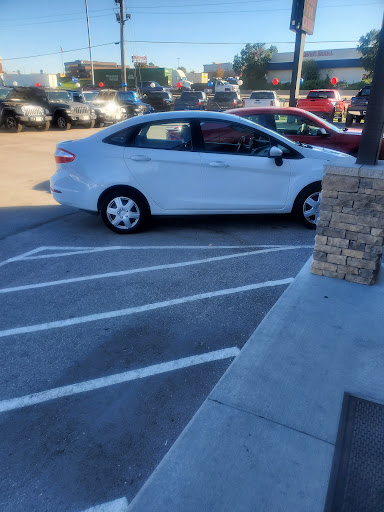 Used Car Dealer «Travers Autoplex», reviews and photos, 18155 Old Hwy 66, Eureka, MO 63025, USA