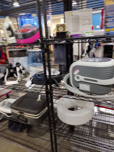 Thrift Store «Happy Valley Goodwill Retail Store & Donation Center», reviews and photos, 1565 W Happy Valley Rd, Phoenix, AZ 85085, USA