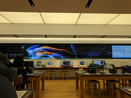 Computer Store «Microsoft Store - Tysons Corner Center», reviews and photos, 1961 Chain Bridge Rd, Tysons, VA 22102, USA