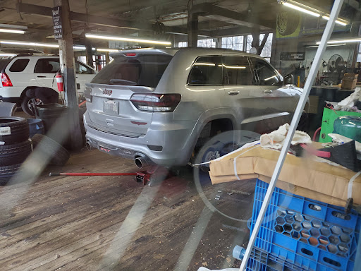 Tire Shop «Bear Alignment Discount Tire & Service Center», reviews and photos, 1347 Lancaster Ave, Reading, PA 19607, USA