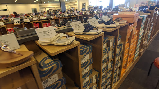 Shoe Store «DSW Designer Shoe Warehouse», reviews and photos, 11500 Burleigh St., Wauwatosa, WI 53222, USA