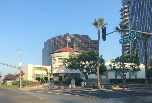 MacArthur Plaza image