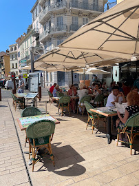 Atmosphère du Restaurant ASTOUX ET BRUN à Cannes - n°5