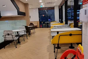 McDonald's Masan Seokjeon DT image