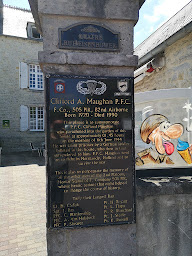 Photo n°39 de C-47 Café Glacier à Sainte-Mère-Église ()