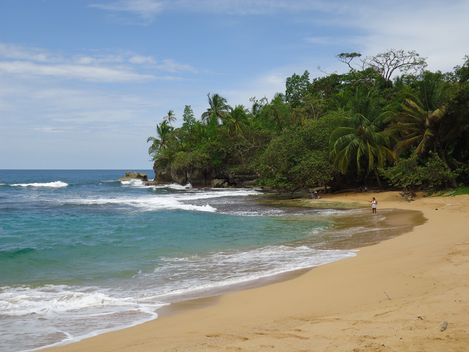 Photo of Escondida Beach and its beautiful scenery