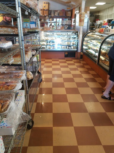 Bakery «Heitzman Traditional Bakery and Deli», reviews and photos, 9426 Shelbyville Rd, Louisville, KY 40222, USA