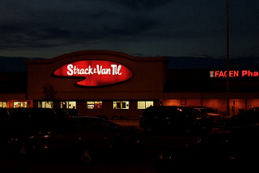 Grocery Store «Strack & Van Til Food Market And Cafe And Deli», reviews and photos, 7760 E 37th Ave, Hobart, IN 46342, USA