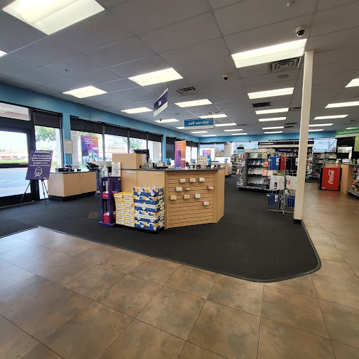 Print Shop «FedEx Office Print & Ship Center», reviews and photos, 393 W Shaw Ave a, Clovis, CA 93612, USA