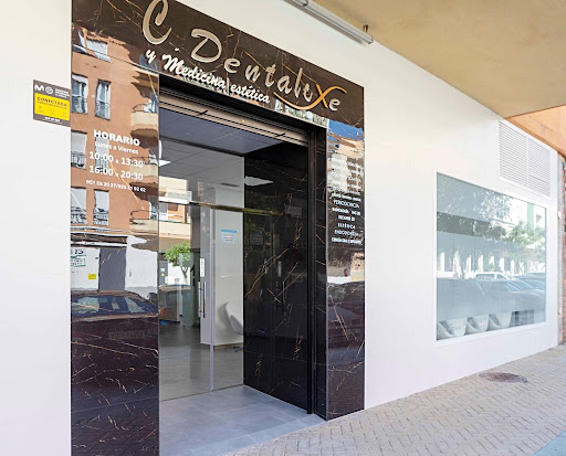 CLINICA DENTALUXE en San Luis de Sabinillas, Málaga