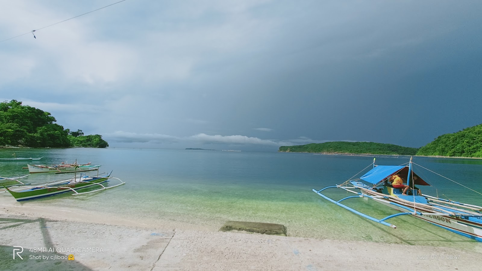Φωτογραφία του Balatasan Beach Resort με ευρύχωρος κόλπος