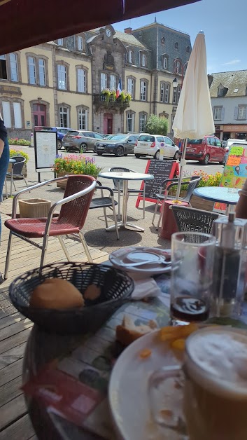 Le Grand Café à Murat (Cantal 15)