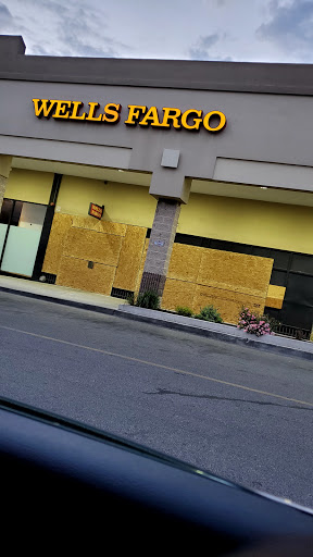 Shopping Mall «Bala Cynwyd Shopping Center», reviews and photos, 59 E City Ave, Bala Cynwyd, PA 19004, USA