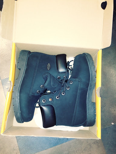 Sporting Goods Store «Big 5 Sporting Goods - Long Beach (4Th Street)», reviews and photos, 205 E 4th St B-115, Long Beach, CA 90802, USA