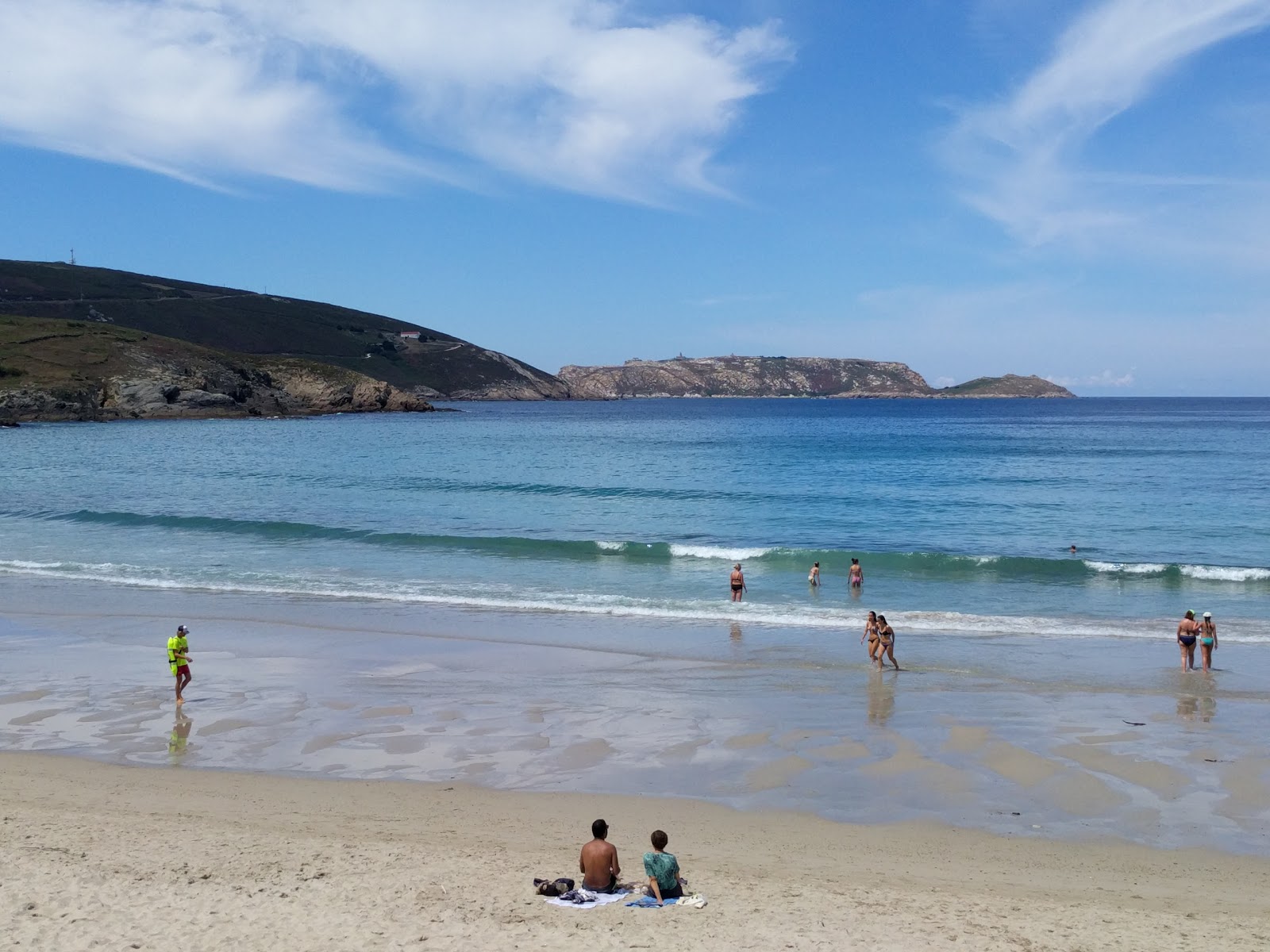 Praia de Area Maior'in fotoğrafı mavi saf su yüzey ile