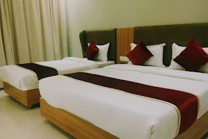 Vishnu Banquet and Executive Rooms Hotel image
