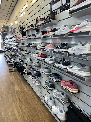 Shoe Store «Sport Seasons», reviews and photos, 56 White Bridge Pike, Nashville, TN 37205, USA