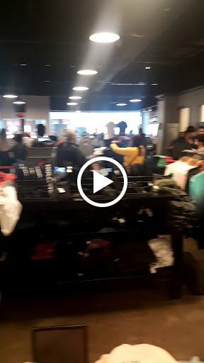 Clothing Store «Hollister Co. Outlet», reviews and photos, 651 Kapkowski Rd, Elizabeth, NJ 07201, USA