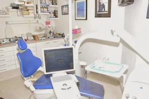 Dentist On Queen image