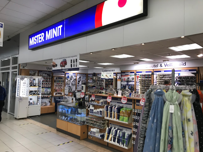 Beoordelingen van MISTER MINIT Oostakker Carrefour | Sleutel- Horloge- & Schoenmaker in Gent - Schoenenwinkel