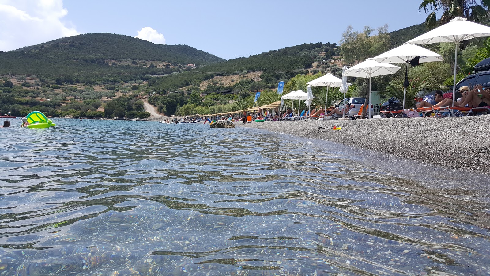 Foto af Agios Nikolaos beach beliggende i naturområde