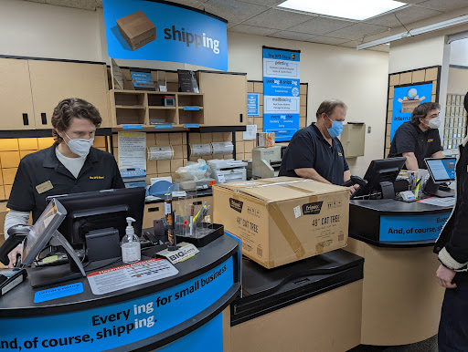 Shipping and Mailing Service «The UPS Store», reviews and photos, 117 S Cook St, Barrington, IL 60010, USA