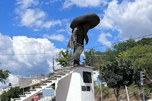 Monumento Al Tecuan image
