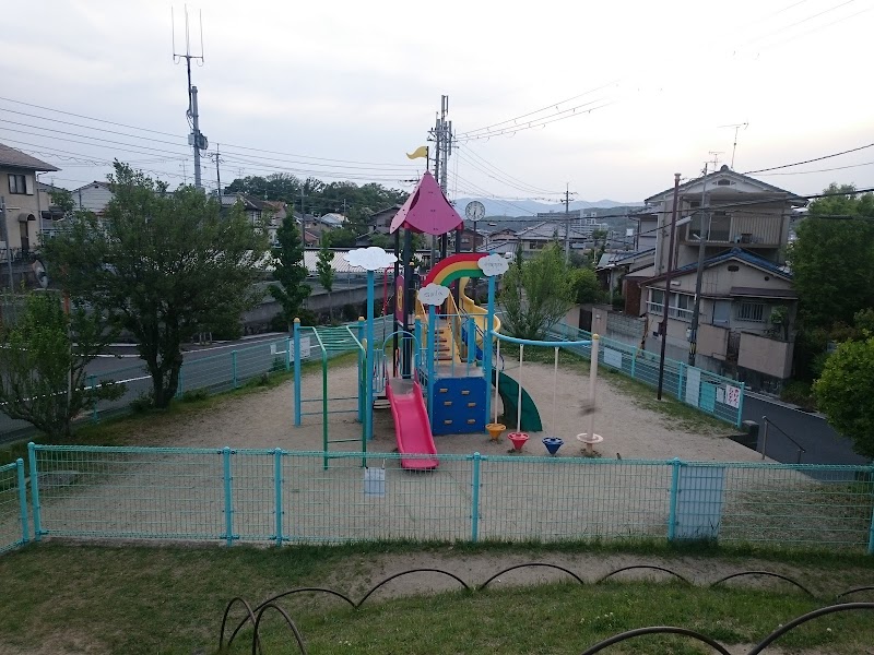 御蔵山児童公園 (三角公園)