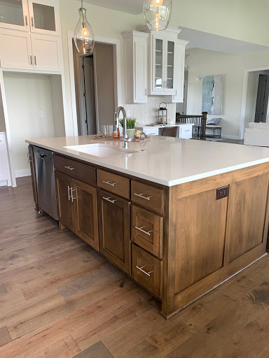 Cabinet Maker «CUSTOM CABINETS BY LAWRENCE CONSTRUCTION INC», reviews and photos, 1427 Merriam Ln, Kansas City, KS 66103, USA