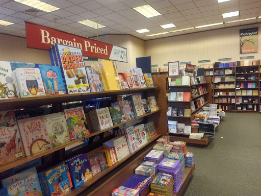 Book Store «Barnes & Noble», reviews and photos, 1991 Sproul Rd, Broomall, PA 19008, USA