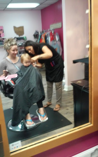 Beauty Salon «Primp Parlour», reviews and photos, 909 E Aurora Rd, Macedonia, OH 44056, USA