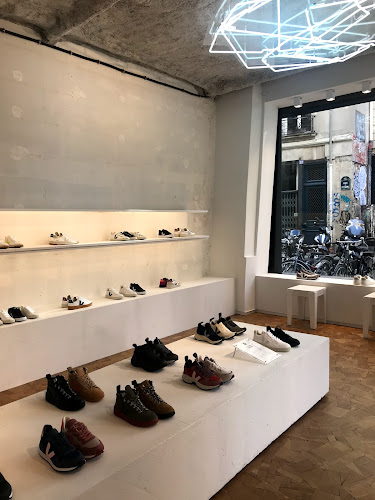 Magasin de chaussures VEJA MARAIS Paris