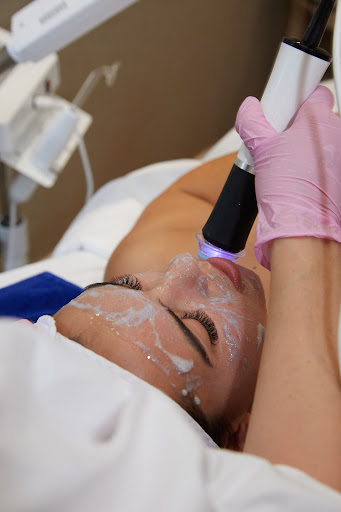 Hair Salon «Scarlett Rose AVEDA salon of the Hamptons», reviews and photos, 80 Division St, Sag Harbor, NY 11963, USA