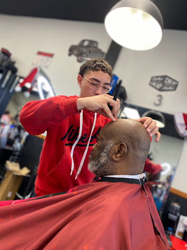 Barber Shop «Razor Sharp Cutz Barber Shop», reviews and photos, 459 Plaza Dr, Eustis, FL 32726, USA