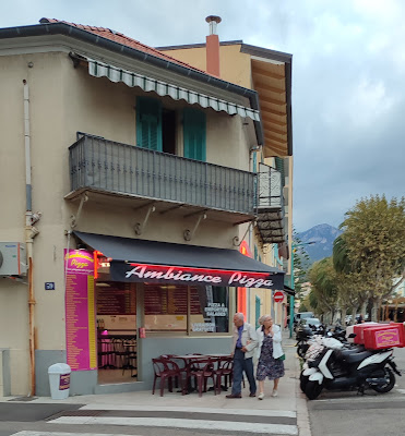 Ambiance Pizza à Menton