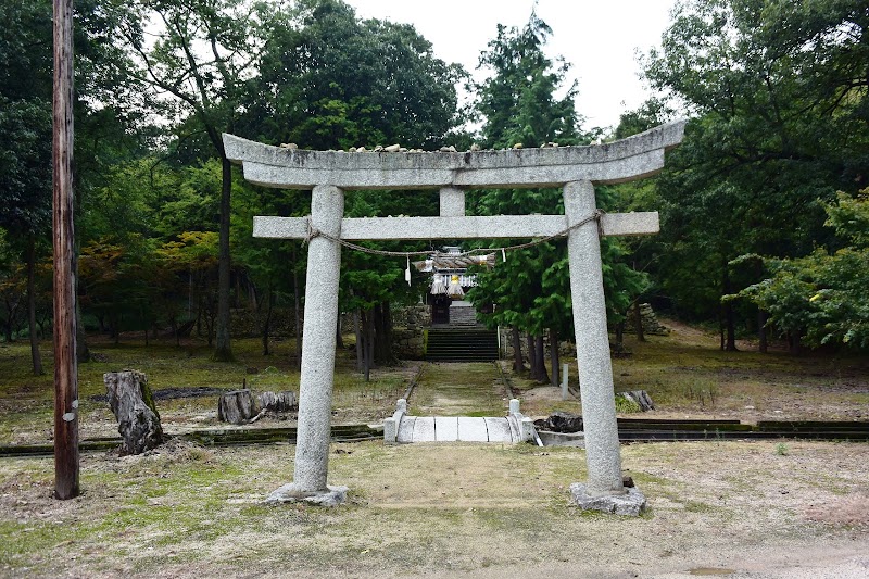 秦天神社