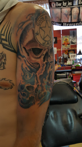 Tattoo Shop «River Rat Tattoos», reviews and photos, 965 N Walnut Ave, New Braunfels, TX 78130, USA
