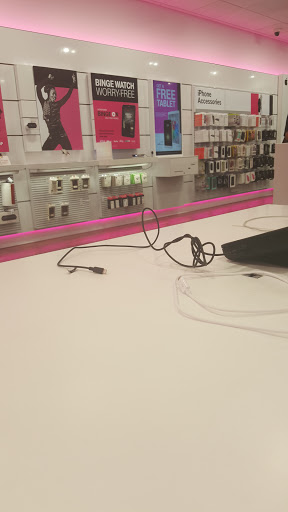 Cell Phone Store «T-Mobile», reviews and photos, 141 Commerce Ave, Manteca, CA 95336, USA