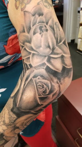 Tattoo Shop «Broken Arrow Tattoo Company», reviews and photos, 205 W State Rd 434, Longwood, FL 32750, USA