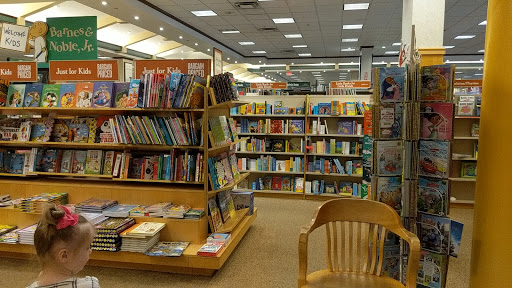 Book Store «Barnes & Noble», reviews and photos, 1212 Greenbrier Pkwy, Chesapeake, VA 23320, USA