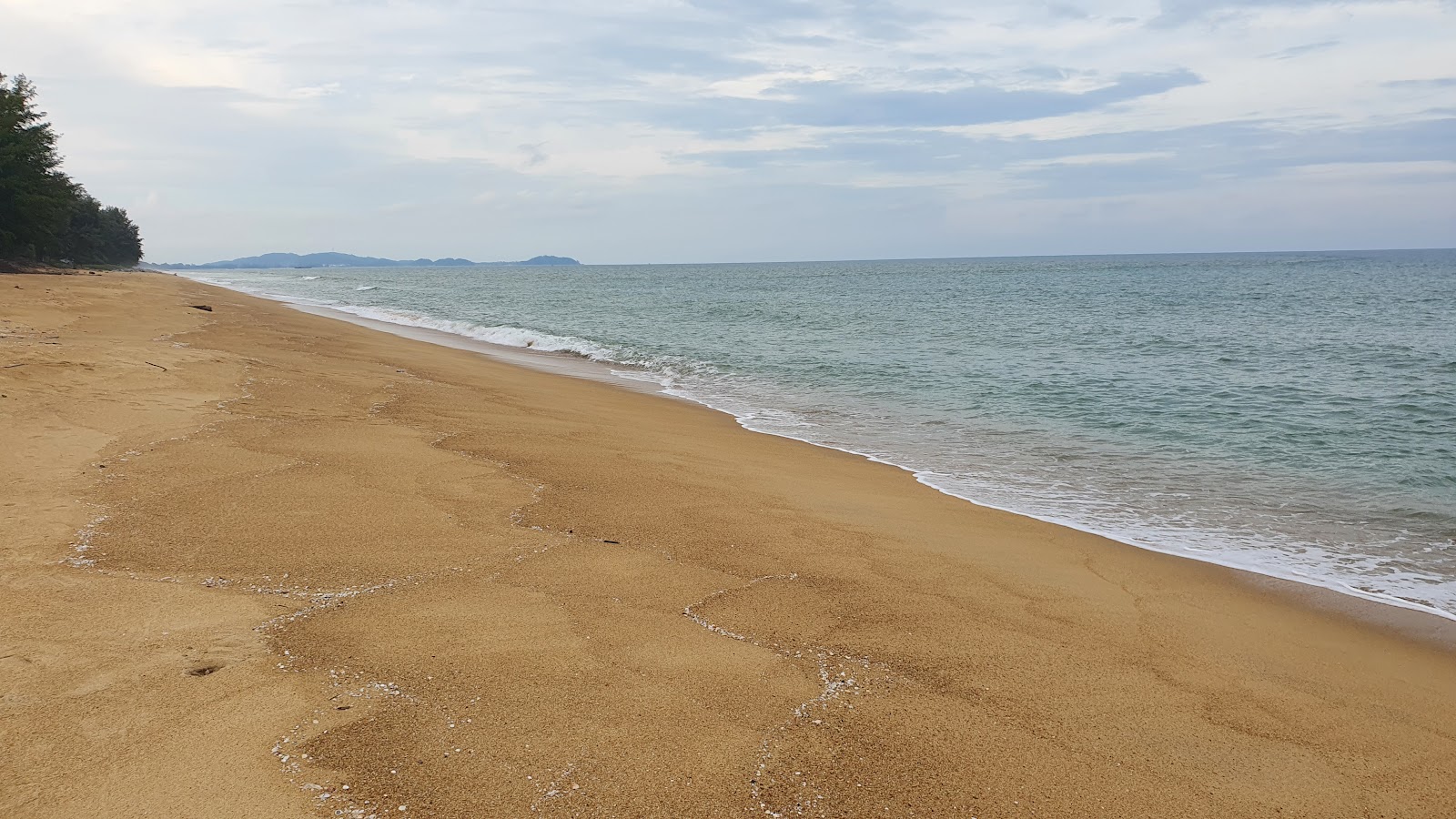 Sura Beach的照片 具有部分干净级别的清洁度