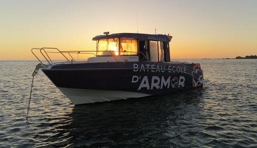 Bateau École D'armor à Saint-Quay-Portrieux, Côtes-d’Armor