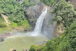 Dunhinda Waterfall image