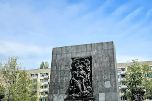 Monument to the Ghetto Heroes image