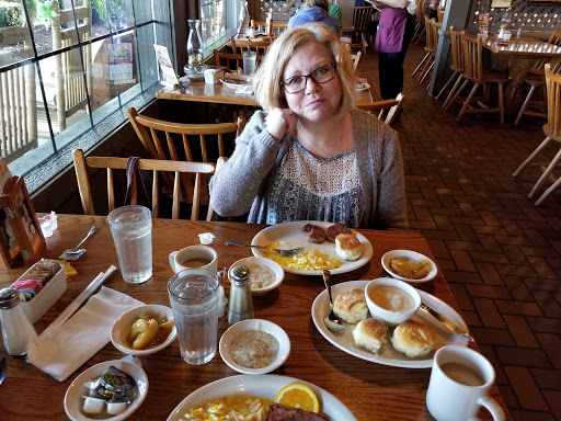 American Restaurant «Cracker Barrel Old Country Store», reviews and photos, 901 Veterans Memorial Pkwy, St Charles, MO 63303, USA