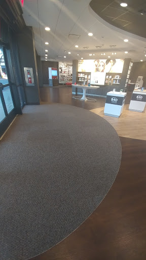 Cell Phone Store «Verizon», reviews and photos, 4900 Belt Line Rd, Dallas, TX 75254, USA