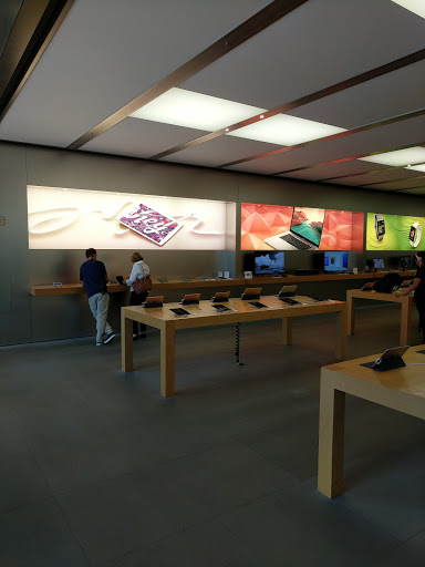 Apple State Street image