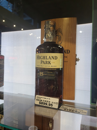 Liquor Store «Pearl Specialty Market & Spirits», reviews and photos, 900 NW Lovejoy St, Portland, OR 97209, USA