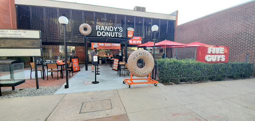 Shopping Mall «Shops On Lake Avenue», reviews and photos, 345 S Lake Ave, Pasadena, CA 91101, USA